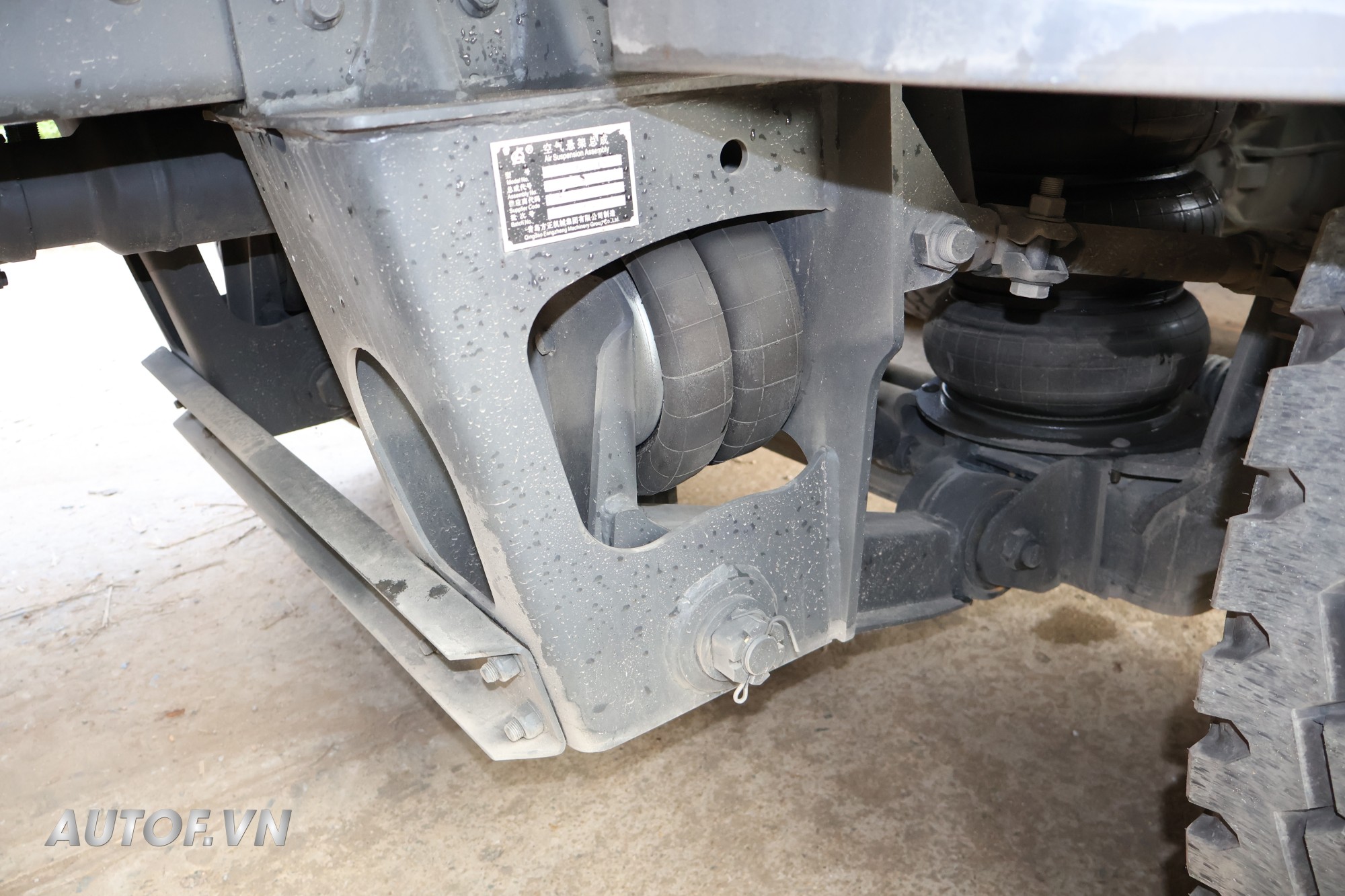 xe tai 5 chan chenglong h7 360hp